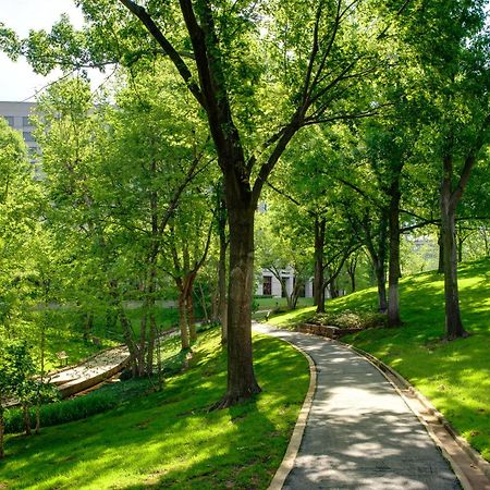 Doubletree By Hilton Tulsa At Warren Place Esterno foto
