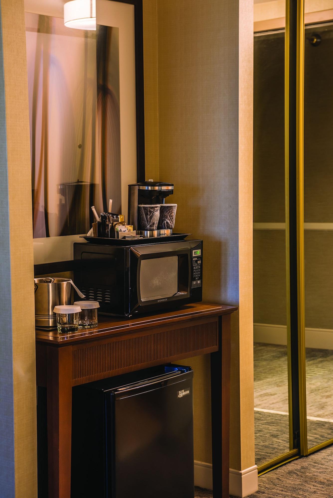 Doubletree By Hilton Tulsa At Warren Place Esterno foto