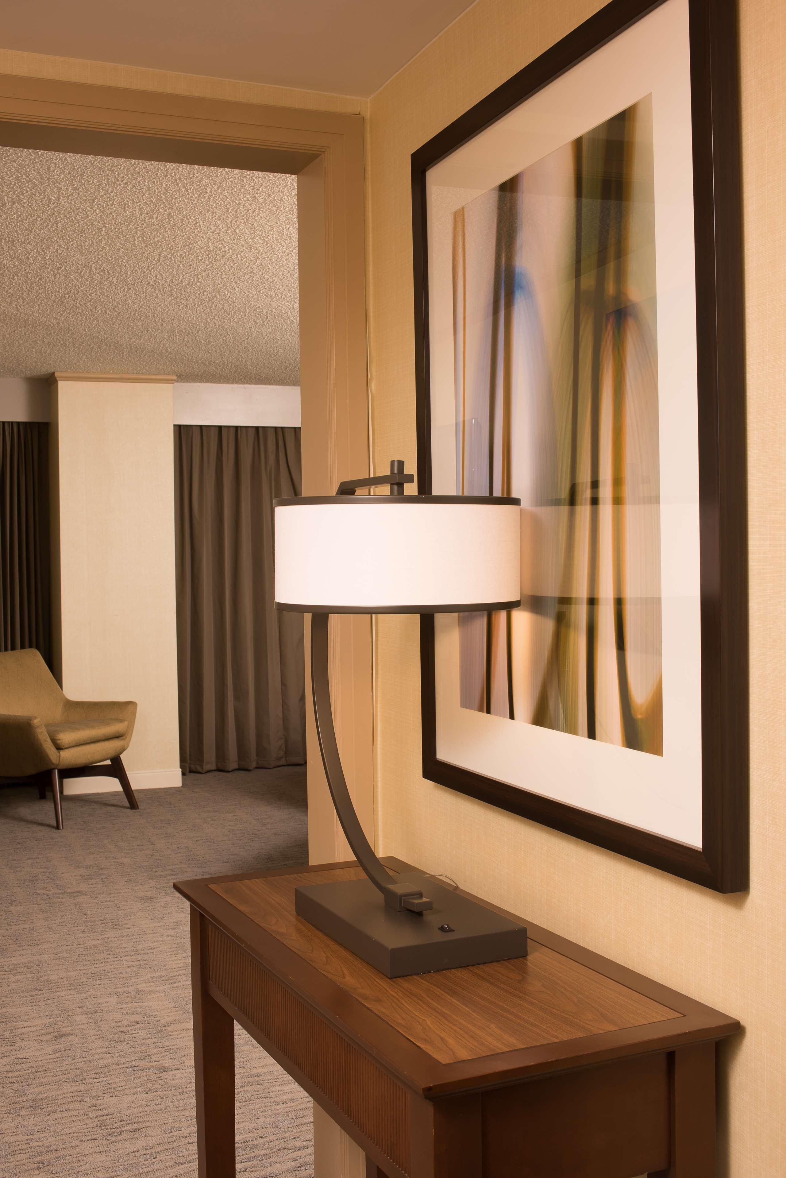 Doubletree By Hilton Tulsa At Warren Place Esterno foto