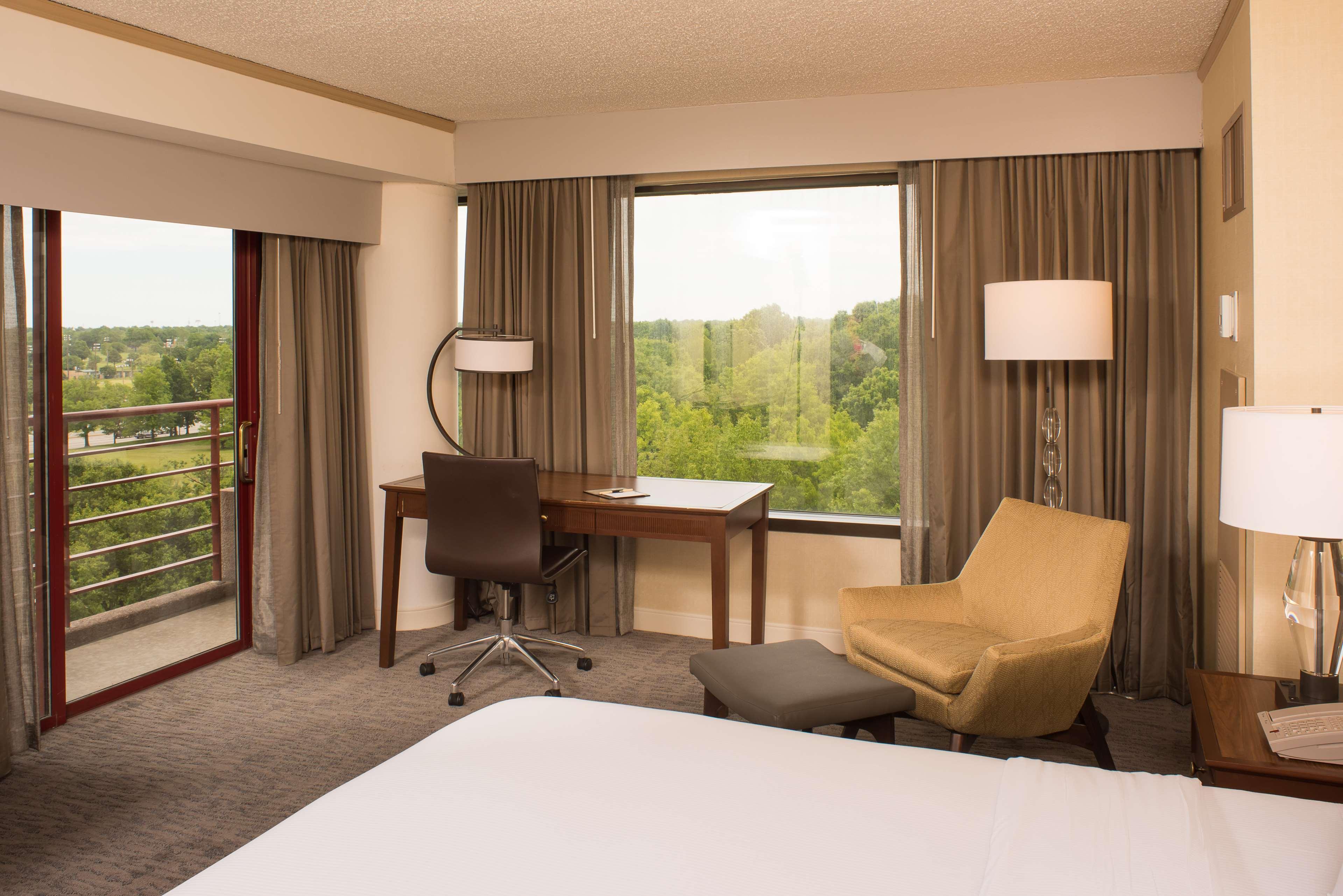 Doubletree By Hilton Tulsa At Warren Place Esterno foto