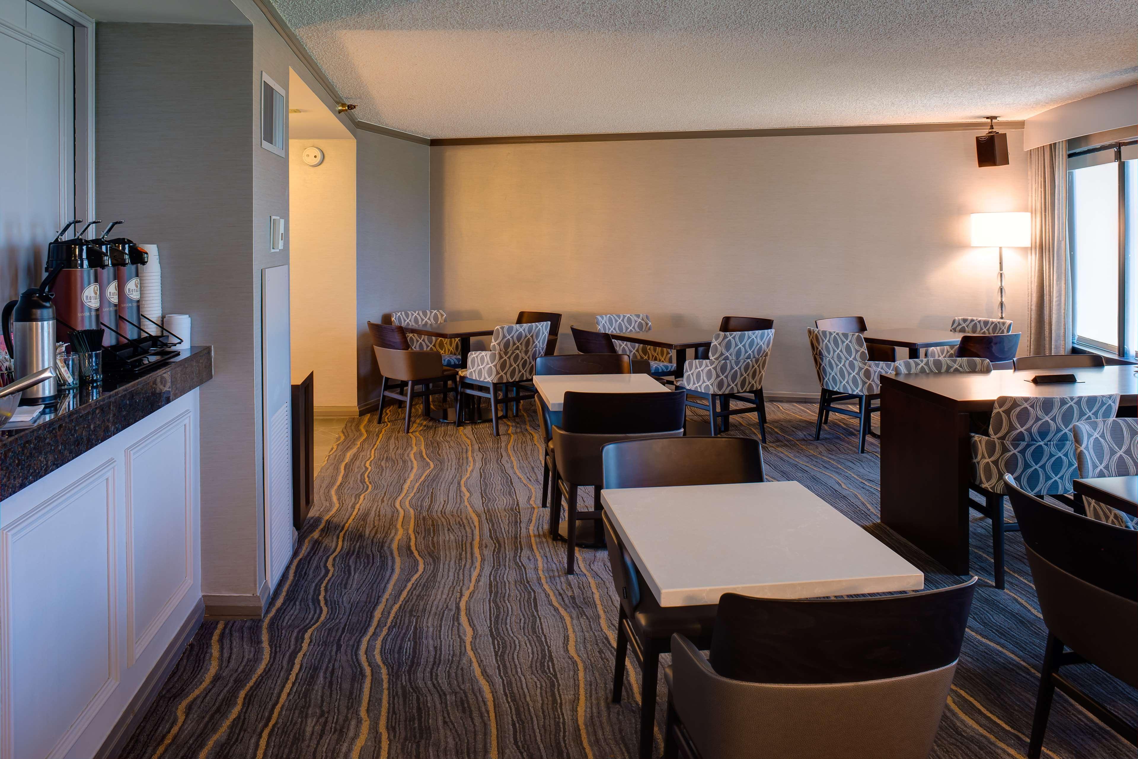 Doubletree By Hilton Tulsa At Warren Place Esterno foto