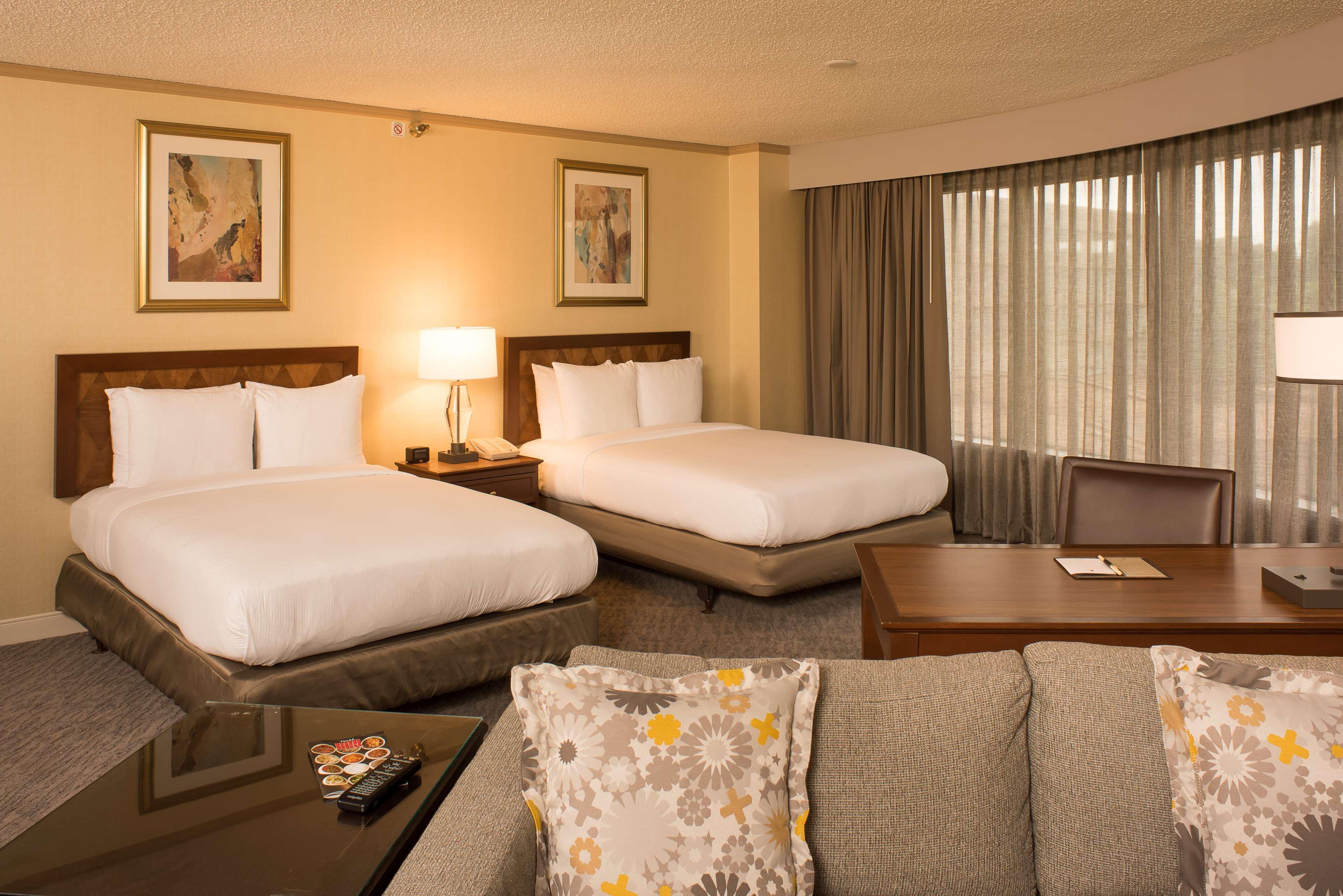 Doubletree By Hilton Tulsa At Warren Place Esterno foto