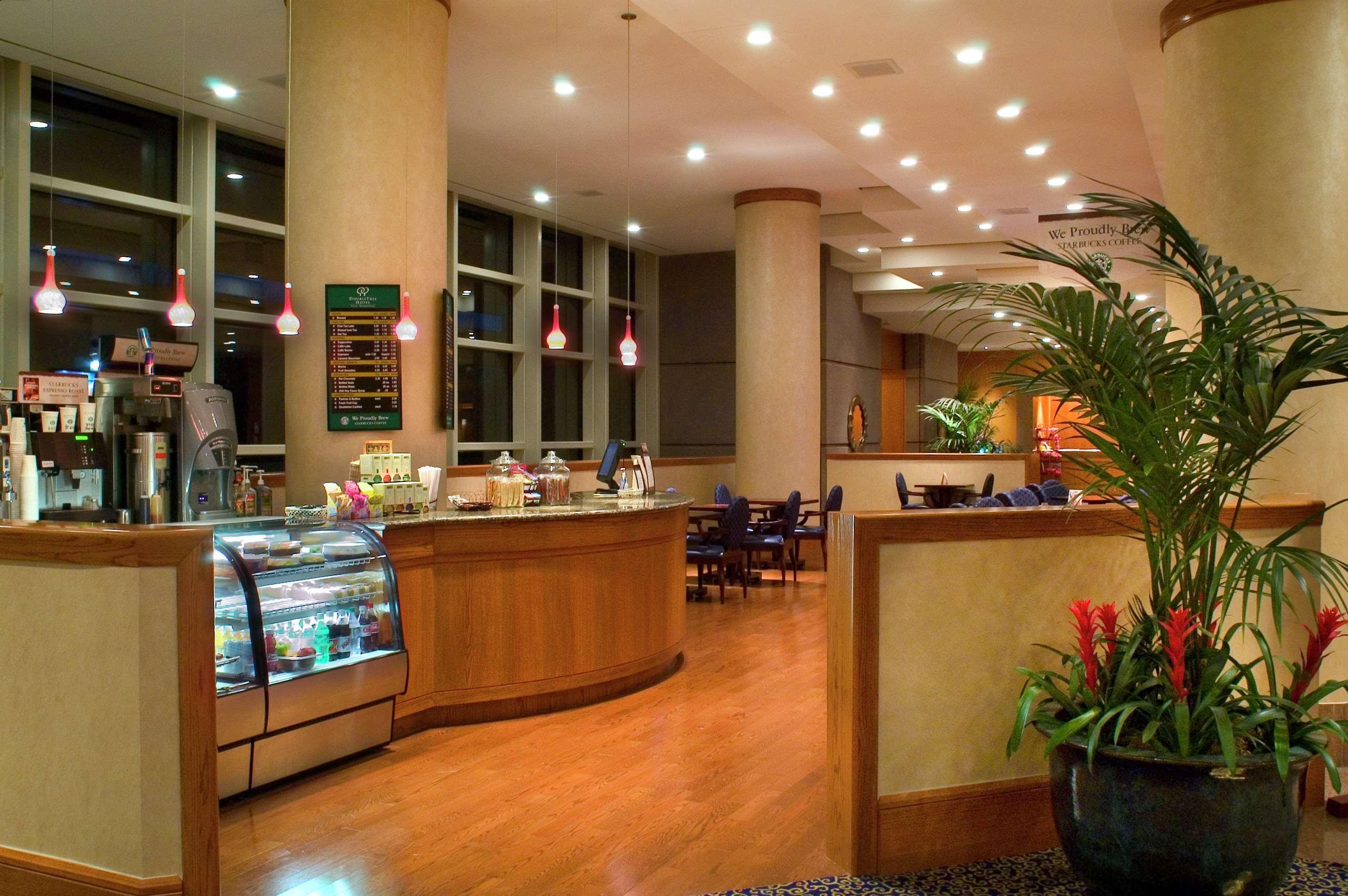 Doubletree By Hilton Tulsa At Warren Place Esterno foto