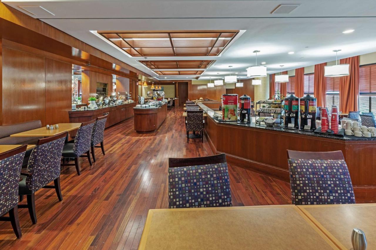 Doubletree By Hilton Tulsa At Warren Place Esterno foto