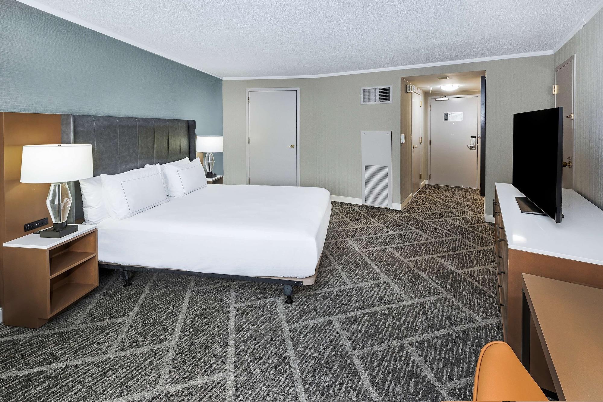 Doubletree By Hilton Tulsa At Warren Place Esterno foto