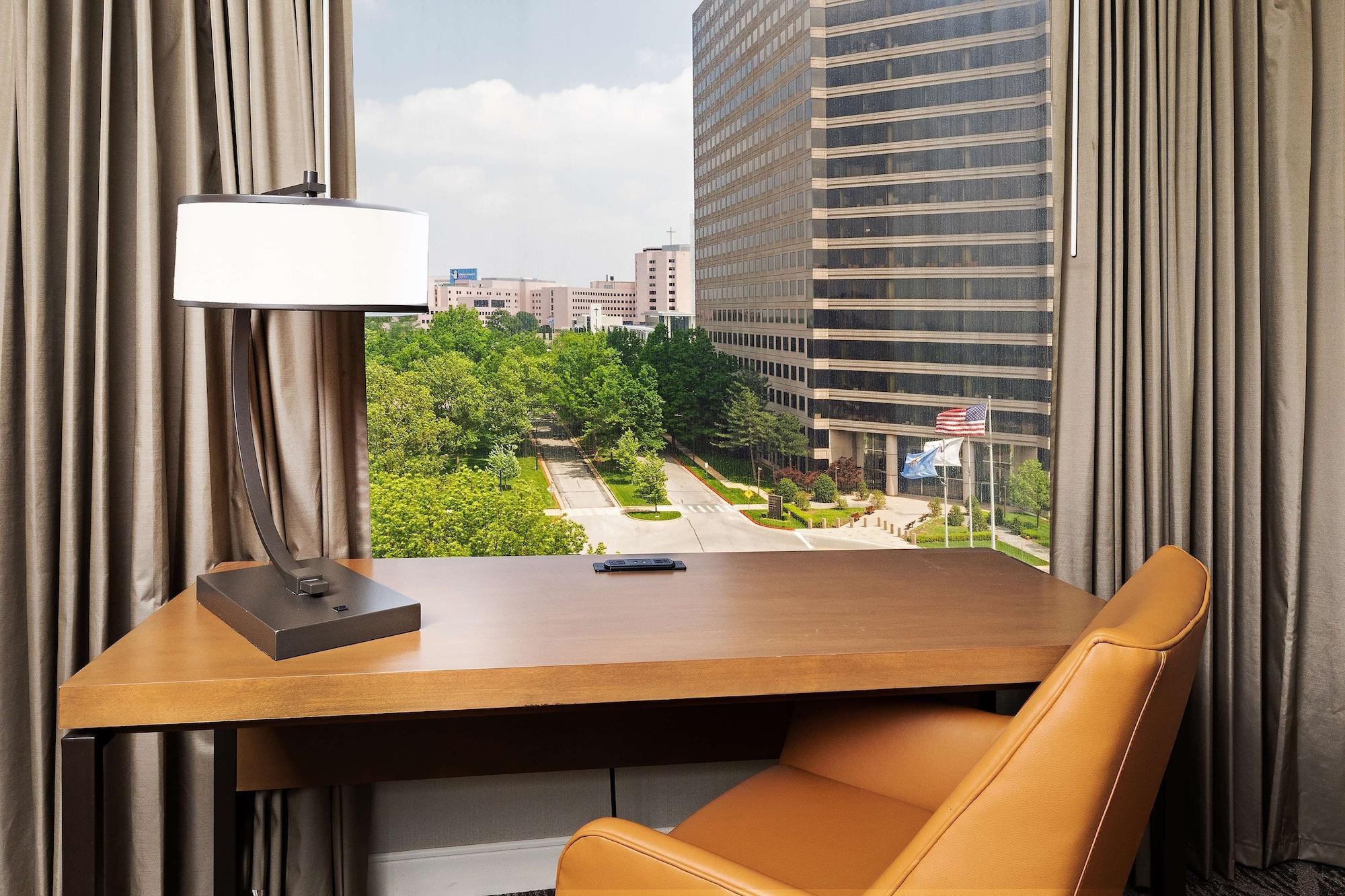 Doubletree By Hilton Tulsa At Warren Place Esterno foto