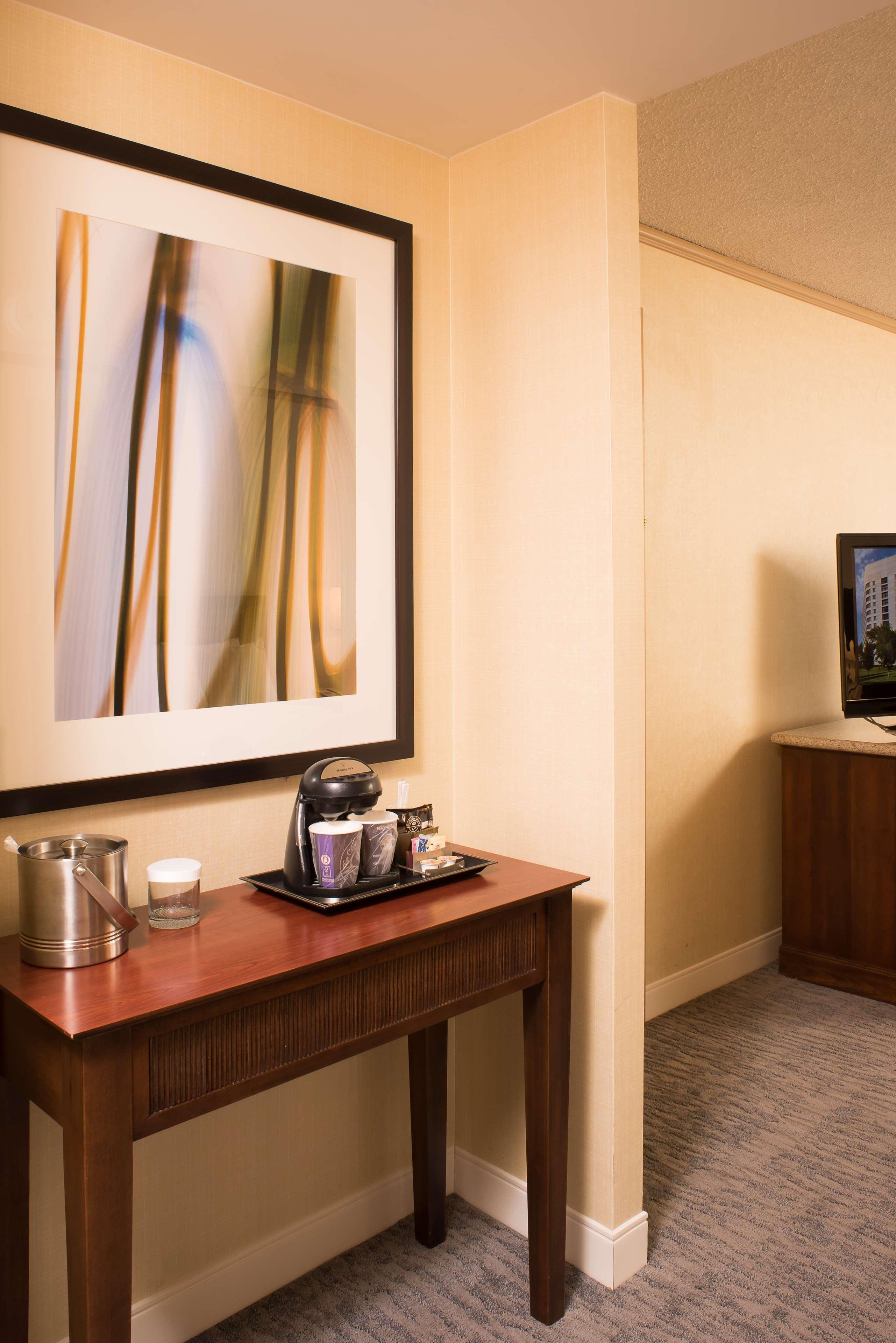 Doubletree By Hilton Tulsa At Warren Place Esterno foto