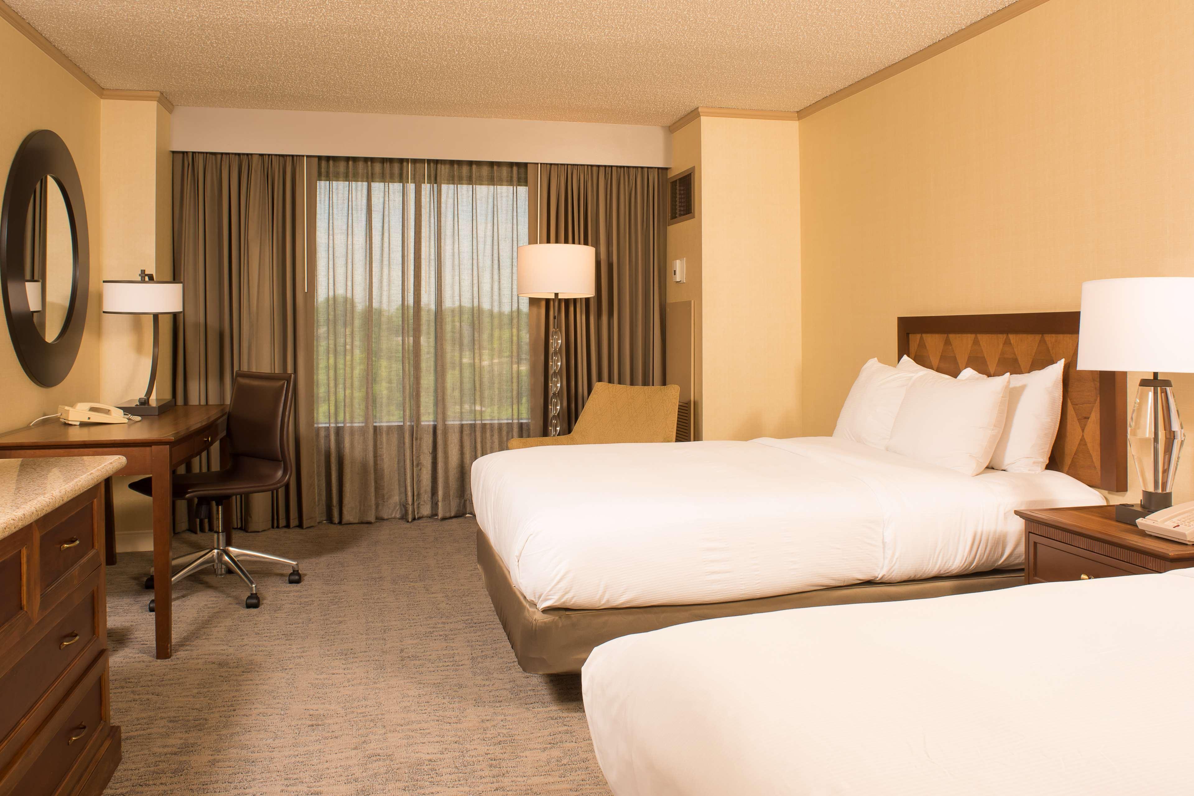 Doubletree By Hilton Tulsa At Warren Place Esterno foto