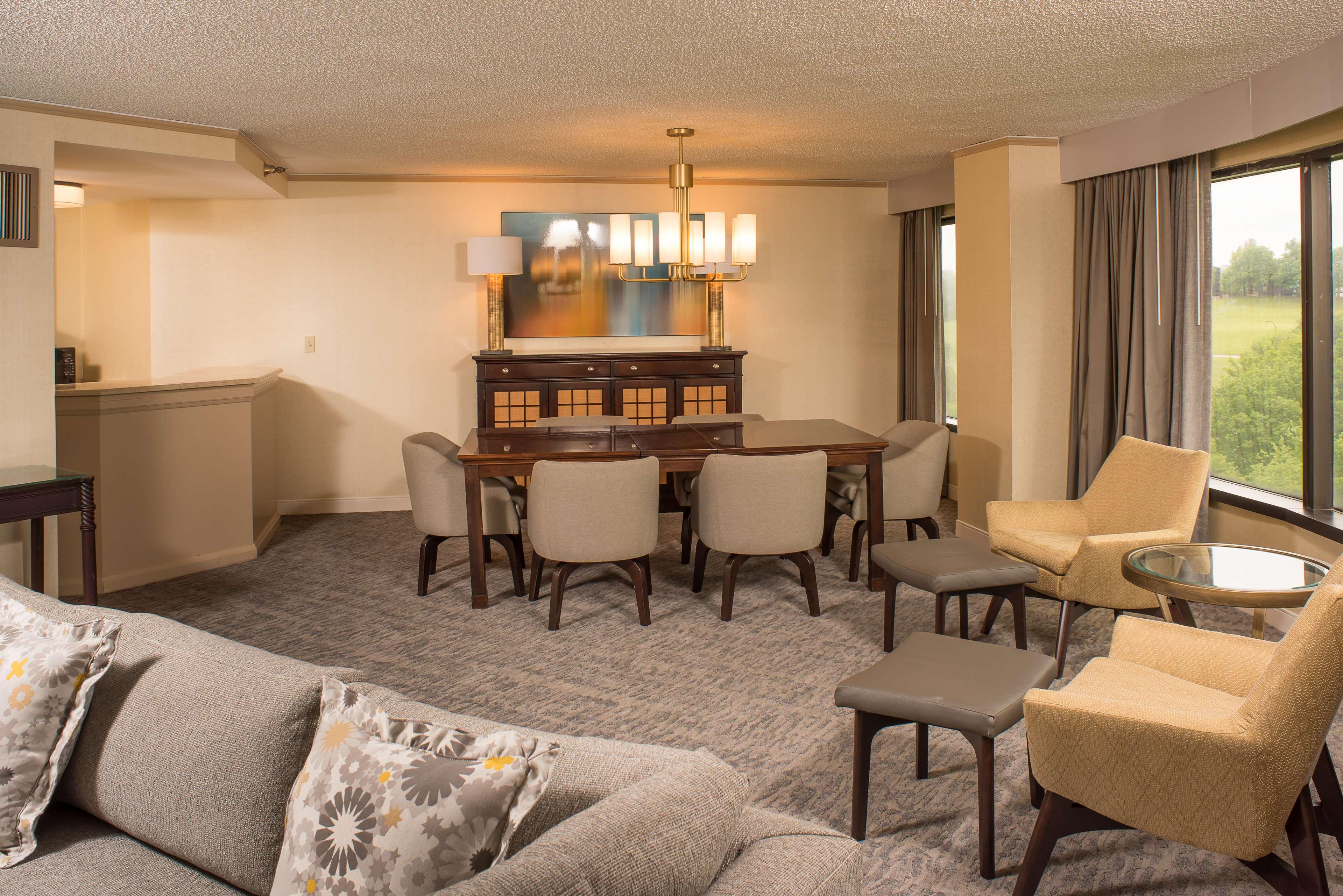 Doubletree By Hilton Tulsa At Warren Place Esterno foto