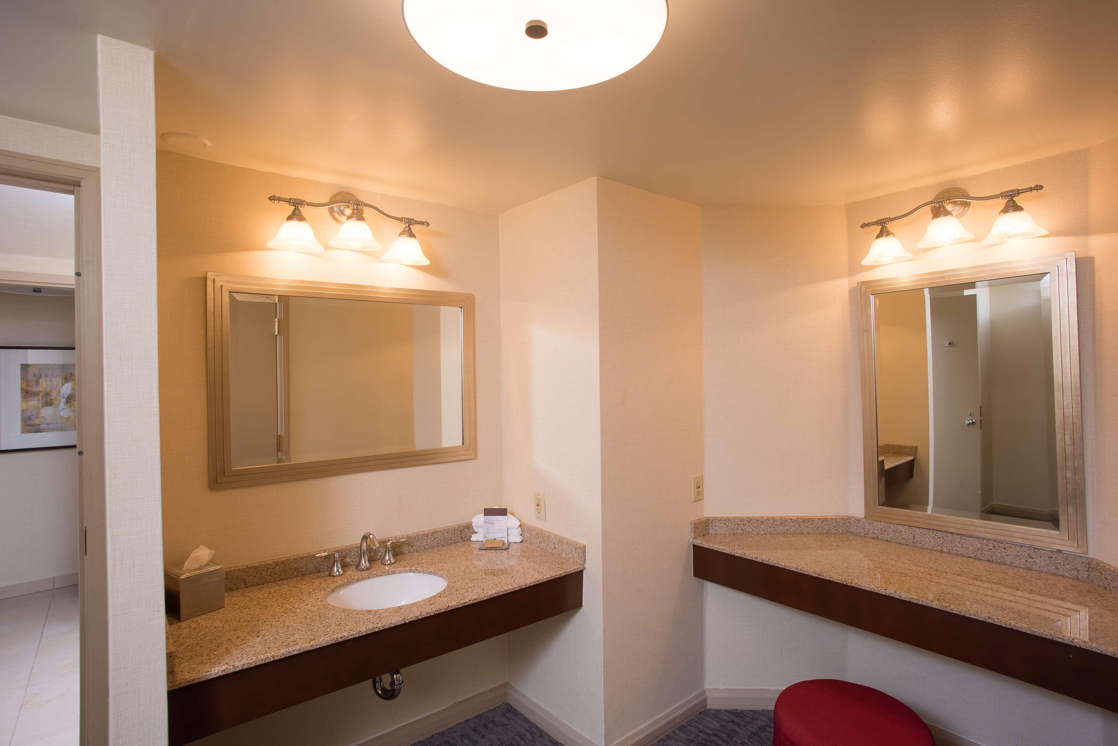 Doubletree By Hilton Tulsa At Warren Place Esterno foto