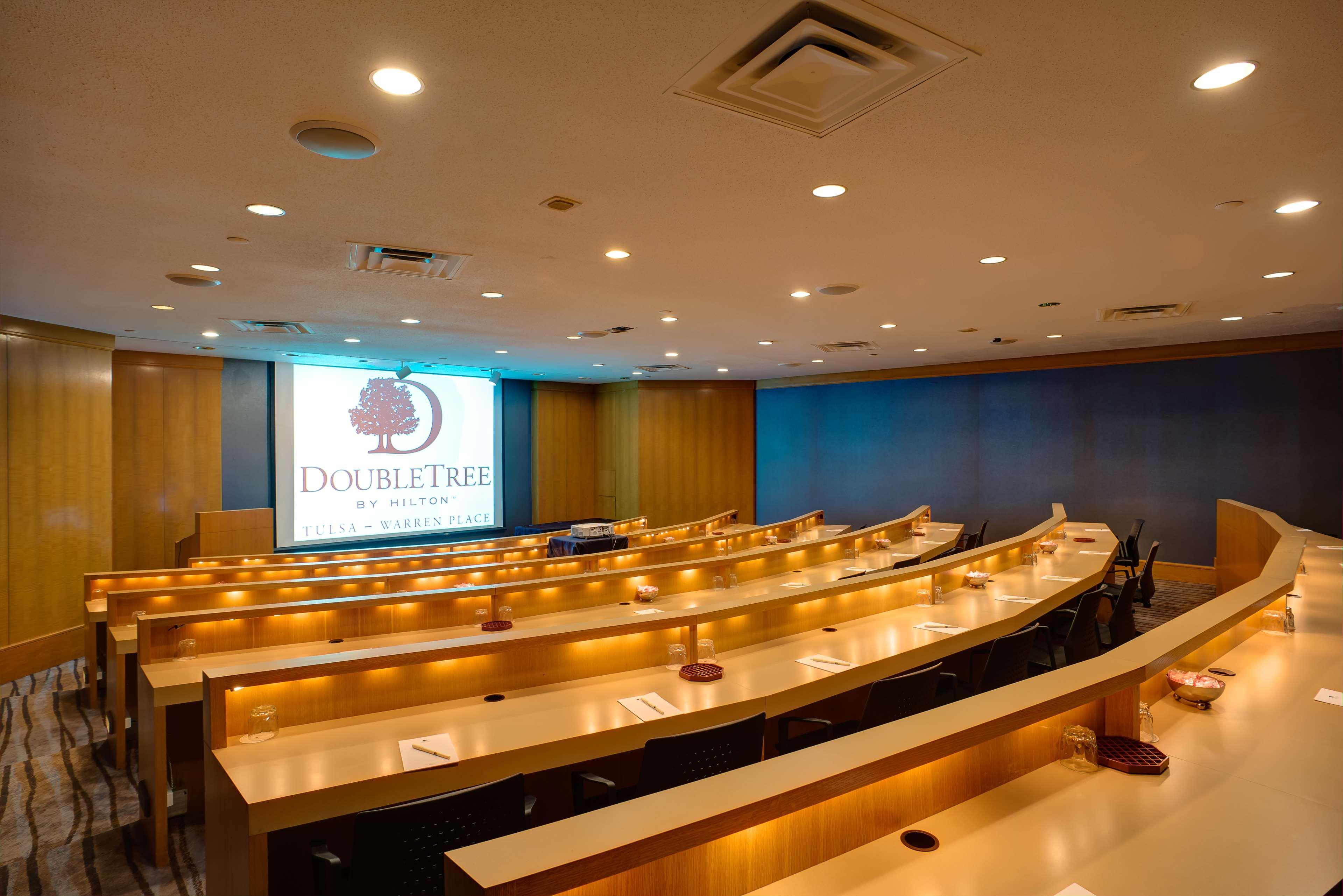 Doubletree By Hilton Tulsa At Warren Place Esterno foto
