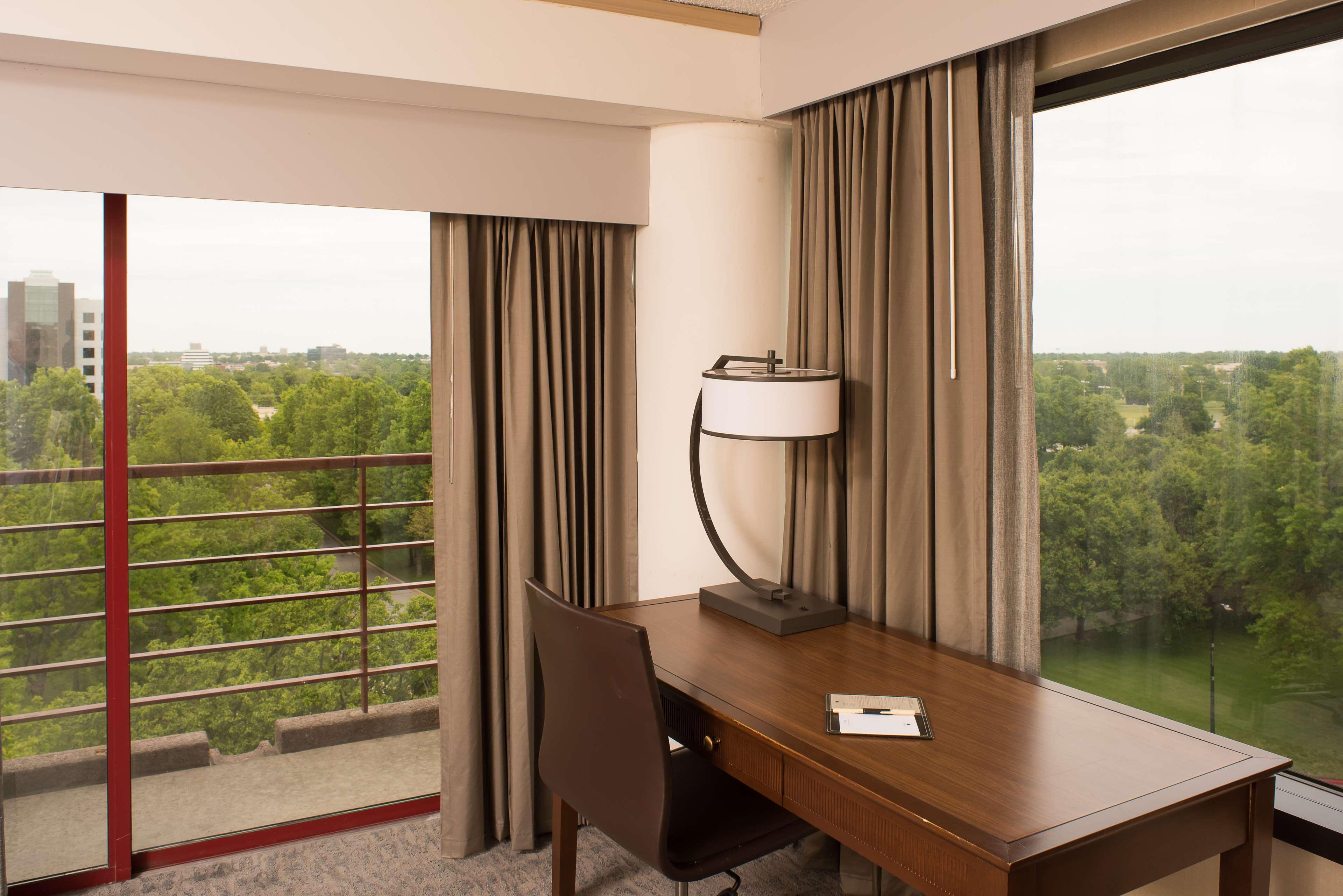 Doubletree By Hilton Tulsa At Warren Place Esterno foto
