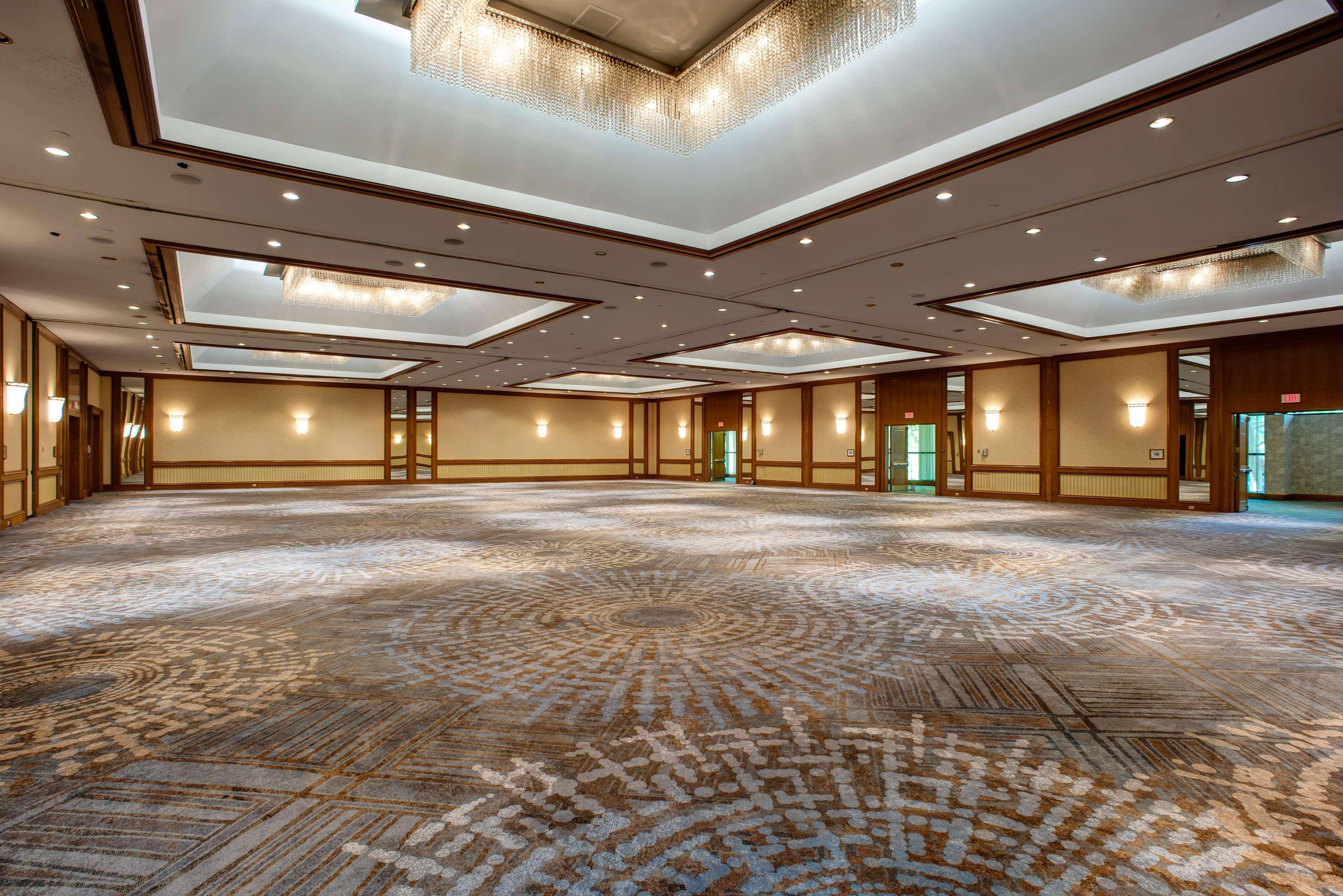 Doubletree By Hilton Tulsa At Warren Place Esterno foto