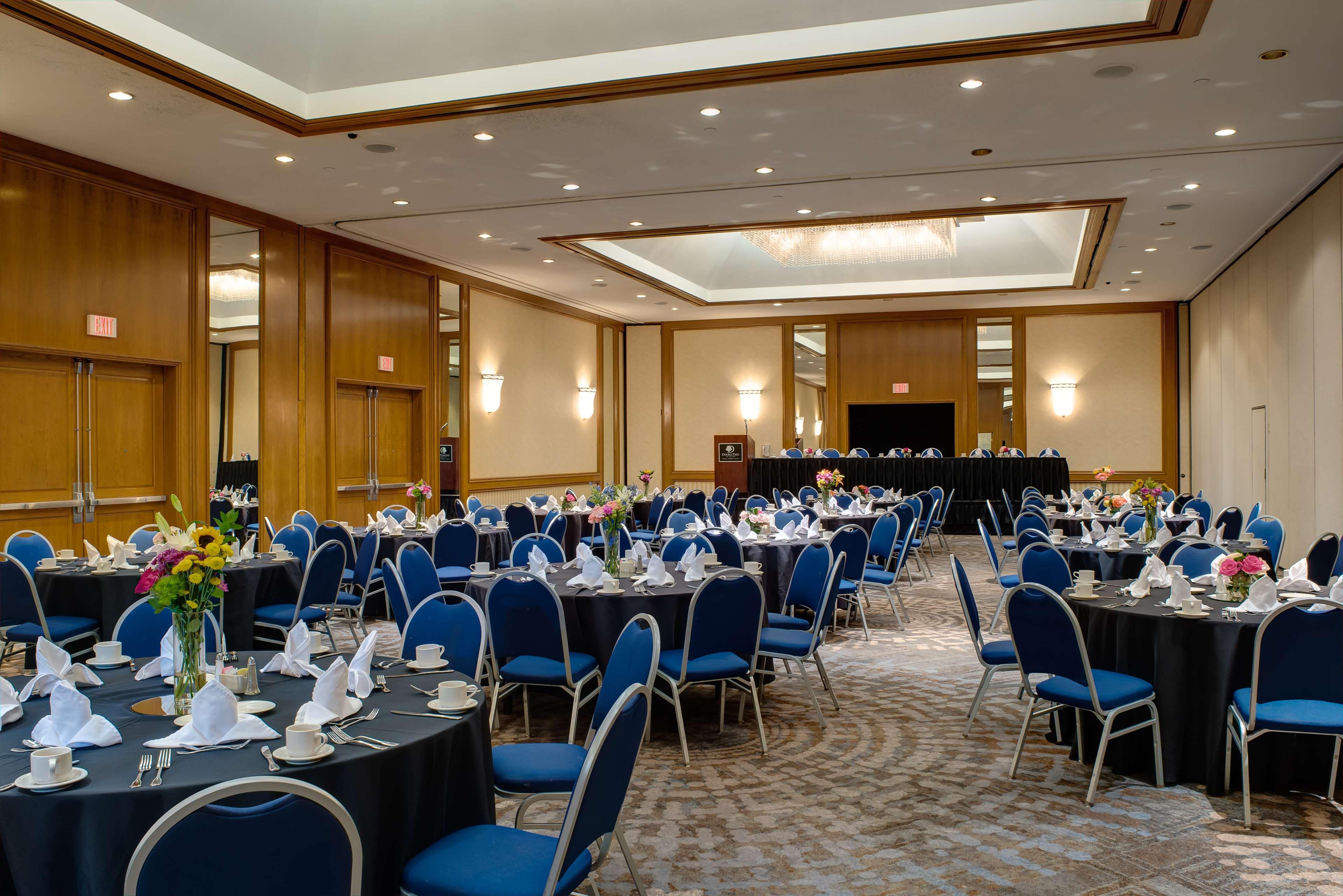Doubletree By Hilton Tulsa At Warren Place Esterno foto