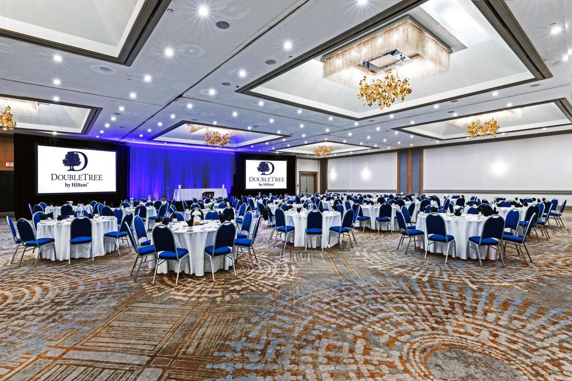 Doubletree By Hilton Tulsa At Warren Place Esterno foto