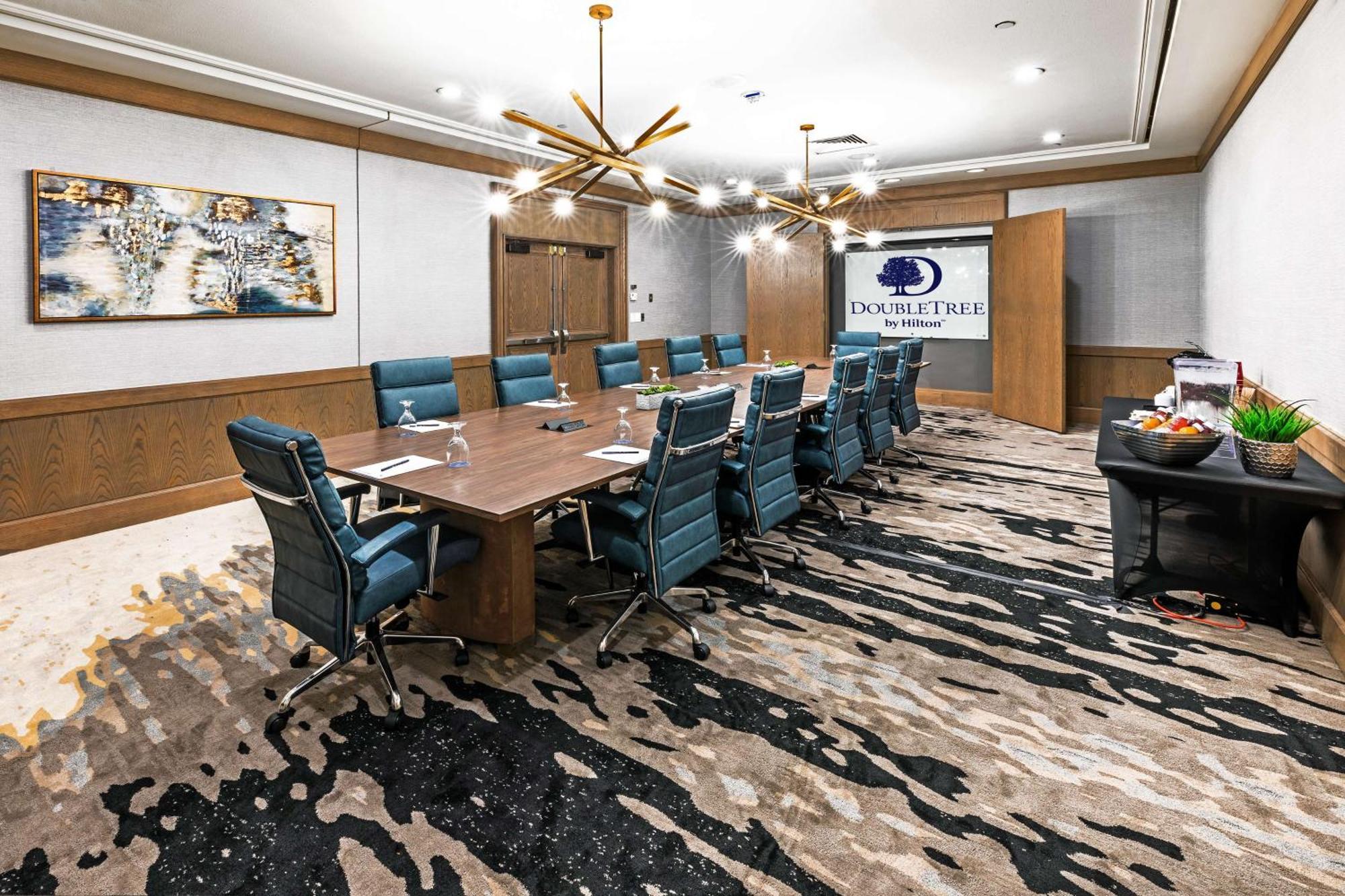 Doubletree By Hilton Tulsa At Warren Place Esterno foto