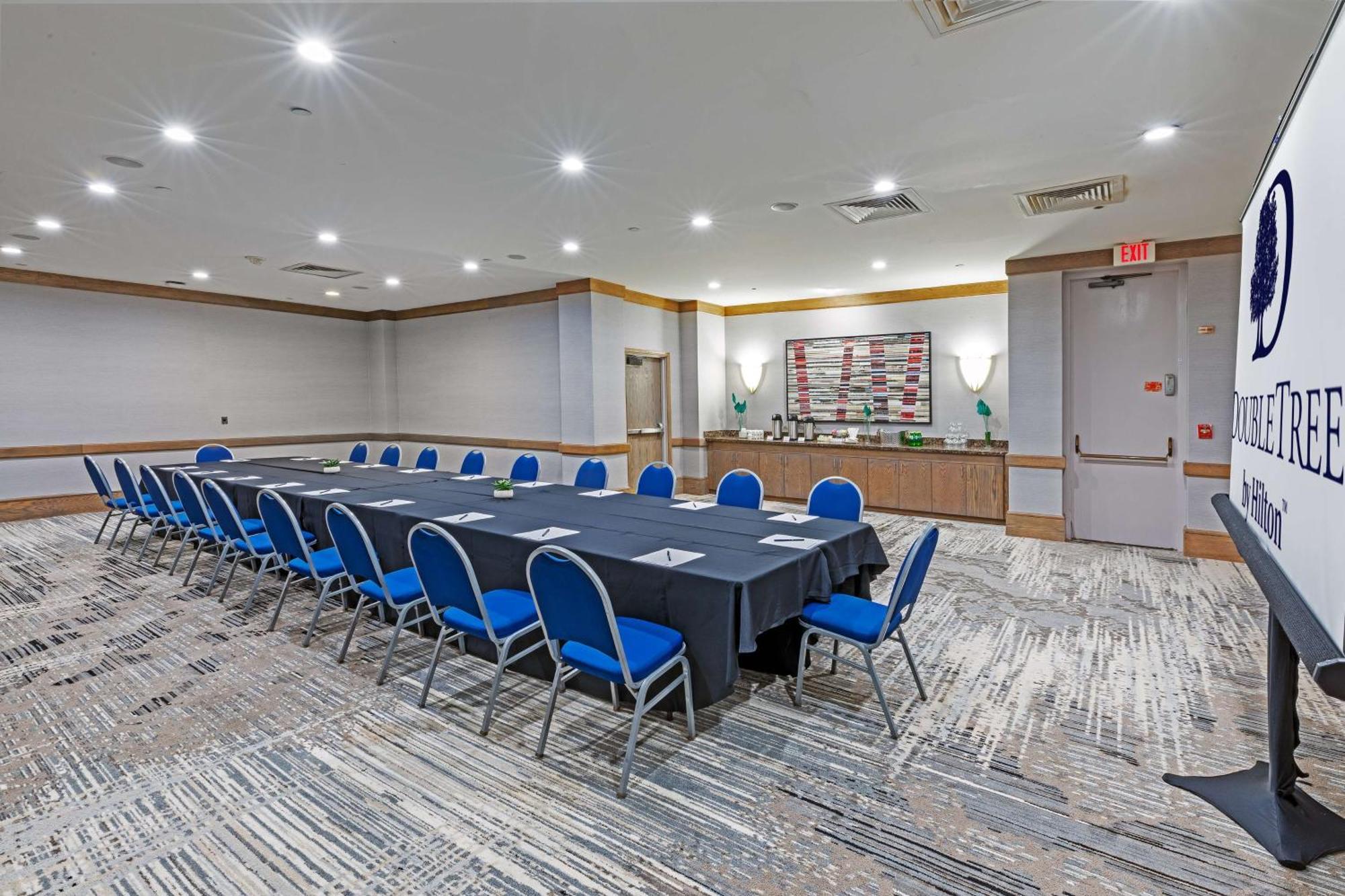 Doubletree By Hilton Tulsa At Warren Place Esterno foto