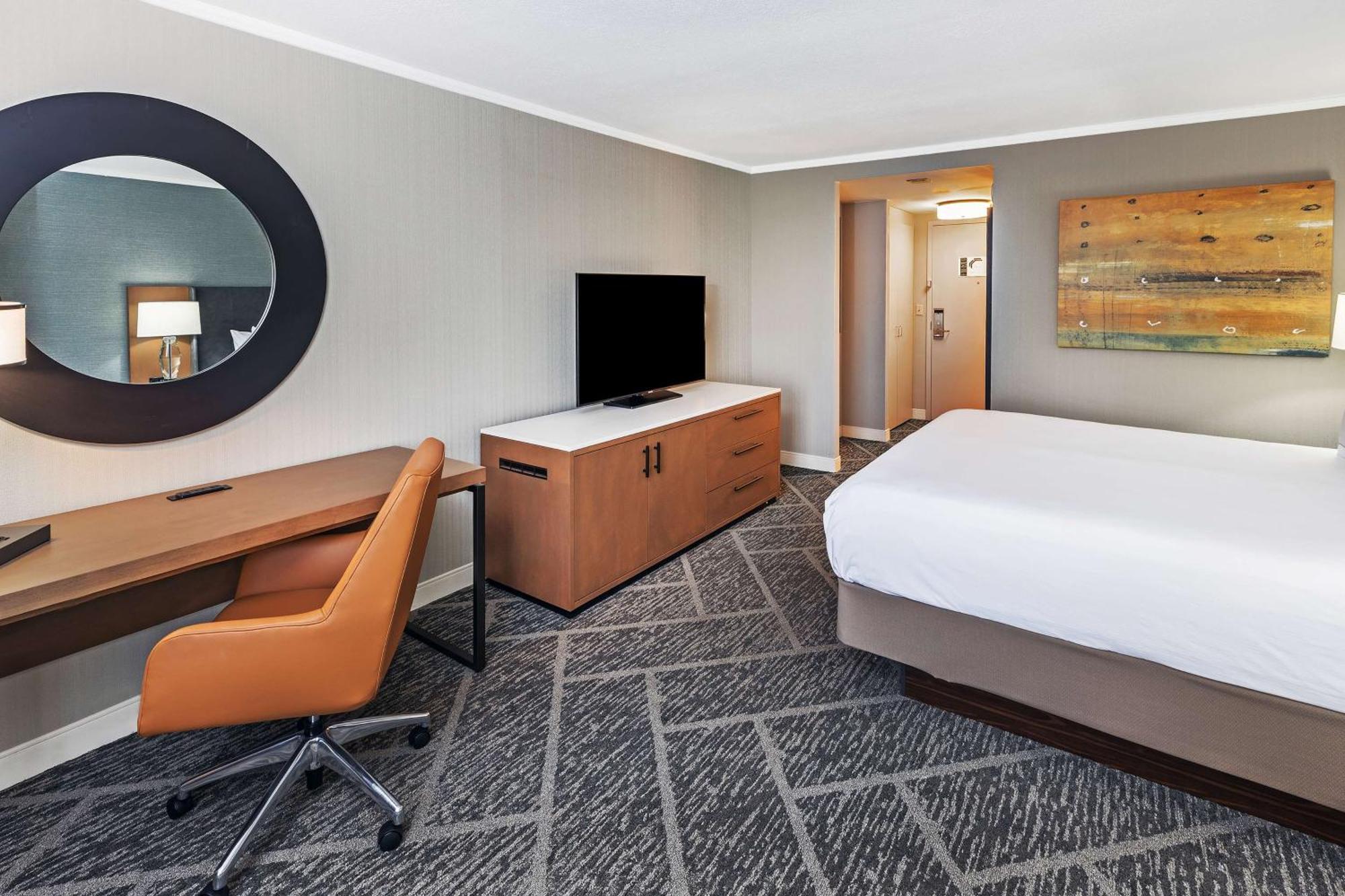 Doubletree By Hilton Tulsa At Warren Place Esterno foto